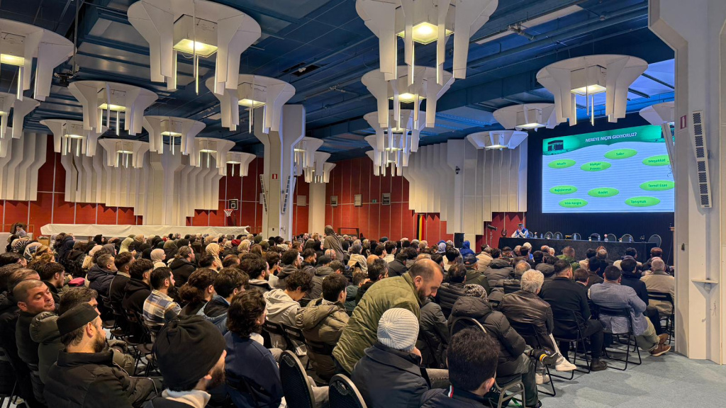 Aralık umresi öncesi manevi buluşma ve seminer